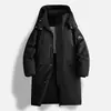 Chamarra de plumas Enbu para hombre, resistente al frío, engrosada, cálida, moderna, chamarra larga de plumas, abrigo nuevo de invierno para hombre con capucha