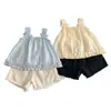 Conjunto de Verano para Niñas 2026 Nuevo Estilo Coreano Dulce Camisola con Lazo y Shorts de Mezclilla Rasgados Conjunto de Dos Piezas