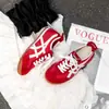 Sapatos de Treino Retro Vermelhos em Couro Genuíno para Mulheres Estilo Coreano Versáteis Novos Tênis de Solado Fino para Mulheres Esportes Sapatos Casuais Forrest Gump para Mulheres