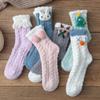 Meias de Coral Fleece Femininas Fofas de Cano Médio Inverno Forradas com Fleece Espessadas de Pelúcia Quentes Meias da Lua Meias de Chão Muppet para Dormir