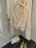 Y.JIA 2026 Coleção Outono Feminino Estilo Doce e Picante Francês Versátil Emagrecedor Falso Duas Peças Gola Halter Manga Longa Malha Top 667