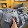 Juego de tres piezas al por mayor para dormitorio estudiantil en color liso, juego de tres-cuatro piezas estilo "old money" con parche de gasa abullonada, juego de ropa de cama para estudiantes