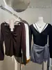 Camisa base elegante e bonita nas costas, proteína de seda de amoreira, decote V, nó no peito, alças finas, mangas compridas, corte justo, elástico 8821