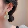 Brincos em Forma de Leque Metálico Retro Francês Agulha de Prata Moda Versátil Brincos de Estilo Frio Nicho Luxo Leve Elegantes para Mulheres