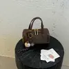 Moda Otoño/Invierno 2026 Bolso de Mano Versátil de Gamuza Bolso para el Trabajo Cuero Suave Estilo Simple Vintage Bolso Cruzado de Moda