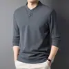 2026 Novo Estilo Outono Manga Longa Top Dois Botões Manga Longa Unilateral Leve Luxo Masculino Hoodie Fino Toque de Alta Qualidade Camiseta