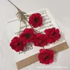 Flor roja de simulación diseño de auditorio de bodas paisajismo pared de fondo de flores artificiales decoración techo de flores camino de flores guía arreglo floral flor