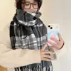 Bufanda de Cuadros Estilo Británico para Mujer 2025 Invierno Nueva Moda Atmósfera de Alta Gama Bufanda Gruesa con Borlas Al por Mayor