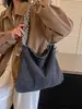 Bolsos de mezclilla al por mayor para exportación, nuevos diseños elegantes para mujer, gran capacidad, adecuados para el trabajo, se pueden llevar debajo del brazo o como bolso de hombro