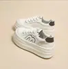 Zapatos Blancos de Suela Gruesa Más Vendidos para Mujer Primavera 2026 Nuevos Zapatos de Tabla Casual Versátiles que Aumentan la Altura 6cm Plataforma para Personas Bajas