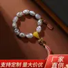 Pulsera de Multi-Totem Dzi con Patrón Gris Claro y Blanco, Ágata Gris Claro Incrustada con Cuentas Dzi Grabadas, Accesorio Vintage Estilo Tíbet para Hombres y Mujeres