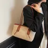 Bolsa de Ombro para Férias na Praia de Verão para Mulheres 2026 Nova Moda Versátil Bolsa de Palha de Mão Bolsa Tote de Grande Capacidade