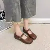 Zapatos bajos de cuero sintético de punta dividida para mujer, nuevo estilo vintage de otoño 2026, cómodos para los pies, versátiles con faldas, zapatos Mary Jane