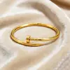 Pulseira para Unhas Brilhante Eletrodepositada a Vácuo, à Prova d'Água e que Não Desbota, Polida com Esmero, Elegante Pulseira com Fecho de Luxo Leve, Estilo Minimalista