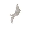 Broche de Folha com Strass de Luxo Leve e de Alta Qualidade para Mulheres, Design de Corsage de Moda Exquisito e Elegante, Acessórios de Alfinete de Nicho