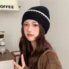 Chapéu de Tricô Simples Versátil Color-Blocking Estilo Coreano para Mulheres, Gorro Quente Protetor de Orelha para Outono e Inverno, Turbante Pequeno Afina-Rosto Chapéu para Frio