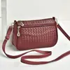 Bolso Cruzado para Mujer Estilo Nuevo 2025 Bolso de Moda para Madres de Edad Media y Mayores Textura Tejida Elegante Bolso de Hombro Único Versátil