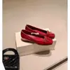 Zapatos Planos de Charol Brillante con Lazo Suave para Mujer 2026 Nuevo Otoño Boca Baja Punta Cuadrada Suela Suave Versátiles para Viajes Diarios Zapatos Individuales