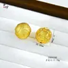 Pingente de Cobre Banhado a Ouro com Padrão de Lótus Gravado e Design Floral Vazado, Pingente de Luxo Leve Exquisito e Versátil