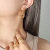 Pendientes geométricos en forma de U de acero de titanio con baño de oro y azúcar, diseño de temperamento Joker, pendientes de mujer que no se decoloran, joyería al por mayor