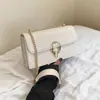 Bolsa quadrada pequena para mulheres, nova versão coreana da moda 2026, bolsa versátil de ombro e transversal, elegante e fashion, cor sólida