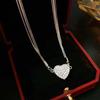 Collar Magnético Multicapa de Corazón de Zirconia Súper Brillante, Ropa de Trabajo Moderna y Versátil Cadena de Clavícula Ins, Lujo Accesible y Joyería de Mano de Alta Gama