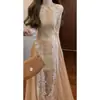 Elegante y único vestido con un aire moderno, ajustado al cuerpo y que realza la figura, perfecto para la primavera de 2026