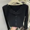 Fábrica de Malhas Dalan Source Suéter de Tricô Outono com Renda e Patchwork Decote V Manga Longa para Mulheres, Emagrecedor e Versátil com Bordas Franzidas