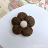 Flor de Cinco Pétalos Tridimensional Rellena de Algodón con Forma de Arroz Estilo Coreano Pequeño Accesorio de Moda con Fragancia Broche Moda Versátil Flor Al por Mayor