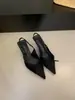 Sandalias de Tira Trasera con Punta Fina y Tacón Bajo de Satén Francés con Lazo, Estilo de Noche Primavera/Verano 2026 para Mujer, para Combinar con Falda