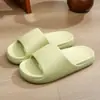 Pantuflas antideslizantes para mujer, cómodas y sencillas, nueva versión 2026 con una sensación de "caminar sobre heces", sandalias de calidad para verano para uso en casa, hechas a medida de comercio exterior para hombre