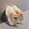Zapatos Casuales Infantiles de Jardín de Infancia 2025 Estilo Nuevo Tejido Fly Malla Hueca Zapatos Infantiles Zapatos Deportivos Transpirables para Niños Venta al por Mayor