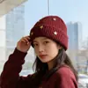 Gorro de Punto con Estrella Estilo Coreano para Mujer, Otoño e Invierno, Rojo Año Nuevo, Gorro de Invierno Versátil que Protege los Oídos, Hace que la Cara se Vea Más Pequeña, Gorro de Punto para Cabeza Grande