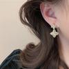 Pendientes de trébol con incrustaciones de diamantes, pendientes femeninos de nicho, únicos, ligeros, de lujo, de alta calidad, nueva joyería popular para las orejas 2024