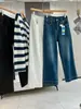 Calça jeans de perna reta! Um item essencial para o outono, estes jeans cropped que afinam, na cor café, são perfeitos para mulheres baixinhas e oferecem elasticidade em quatro direções.
