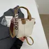 Bolsas Femininas de Nicho com Alto Aparato Moda Tendência Primavera 2026 Cesta Balde Bolsa de Ombro Transversal Texturizada
