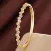 Fornecimento Exclusivo Transfronteiriço de Novos Modelos de Pulseiras de Zircônia Floco de Neve, Pulseiras com Fecho Exquisitas, Modernas, Versáteis e Elegantes, Venda Direta do Fabricante