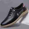 Zapatos de Hombre, Zapatos Casuales Nuevos, Zapatos de Piel, Zapatos Pequeños de Piel Transpirables Antideslizantes, Suelas Suaves, Superficie Suave, Zapatos sin Cordones, Zapatos para Conducir