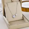 Nuevo producto transfronterizo: Cadena de clavícula elegante y versátil de lujo ligero con incrustaciones de microdiamantes, collar de acero de titanio, accesorio de joyería que no se decolora