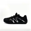 2026 Modelo Nuevo Malla Zapatos de Entrenamiento Alemanes Unisex Transpirables Casuales Deportivos Color Negro y Blanco Bloqueo de Color Versátiles Tenis Venta al por Mayor