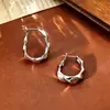 Pendientes irregulares de lujo ligero estilo francés para mujer, pendientes geométricos lisos minimalistas de nicho, accesorios para orejas retorcidos geniales y sencillos para el día a día