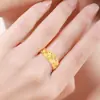 Anel de casal popular de moda em areia a vácuo dourada Anel aberto com banho de ouro fosco brilhante de chuva de meteoros estrelado