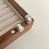 Diseño de alta gama sentido clip para oreja plateado sin agujero estilo frío nuevo lujo ligero estilo simple diseño de nicho clip para oreja en forma de C