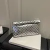 2026 Verano Nueva Moda Lunares Gran Capacidad Simple Alta Calidad Versátil Elegante Alto Valor Bolso de Mano