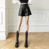 Shorts de couro femininos, novos shorts casuais de cintura alta para outono e inverno, corte solto com fendas, modeladores, adequados para usar por cima de outras peças, shorts bootleg de perna larga