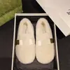 Zapatos planos peludos estilo francés para mujer, adecuados para otoño e invierno, nuevo modelo 2026 zapatos Mary Jane peludos slip-on, zapatos de algodón afelpado