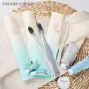 Suministros para habitación de bed & breakfast con estrellas, set de tocador seis en uno para hotel, cepillo de dientes desechable para hotel con cerdas suaves
