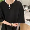 Camiseta Masculina de Manga Curta em Seda Gelo Texturizada para o Verão, Roupa Fresca e Solta com Decote em V, Marca Tendência, Manga Média Americana de Alta Qualidade