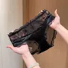 Calcinha Triângulo de Renda Respirável Francesa Nova Malha Amiga da Pele Roupa Íntima Feminina Cintura Média-Alta Modeladora do Quadril Forro 100% Algodão Fina