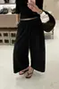 A peça essencial desta temporada: calça de moletom cropped de terry com textura, mistura de lã, chic casual